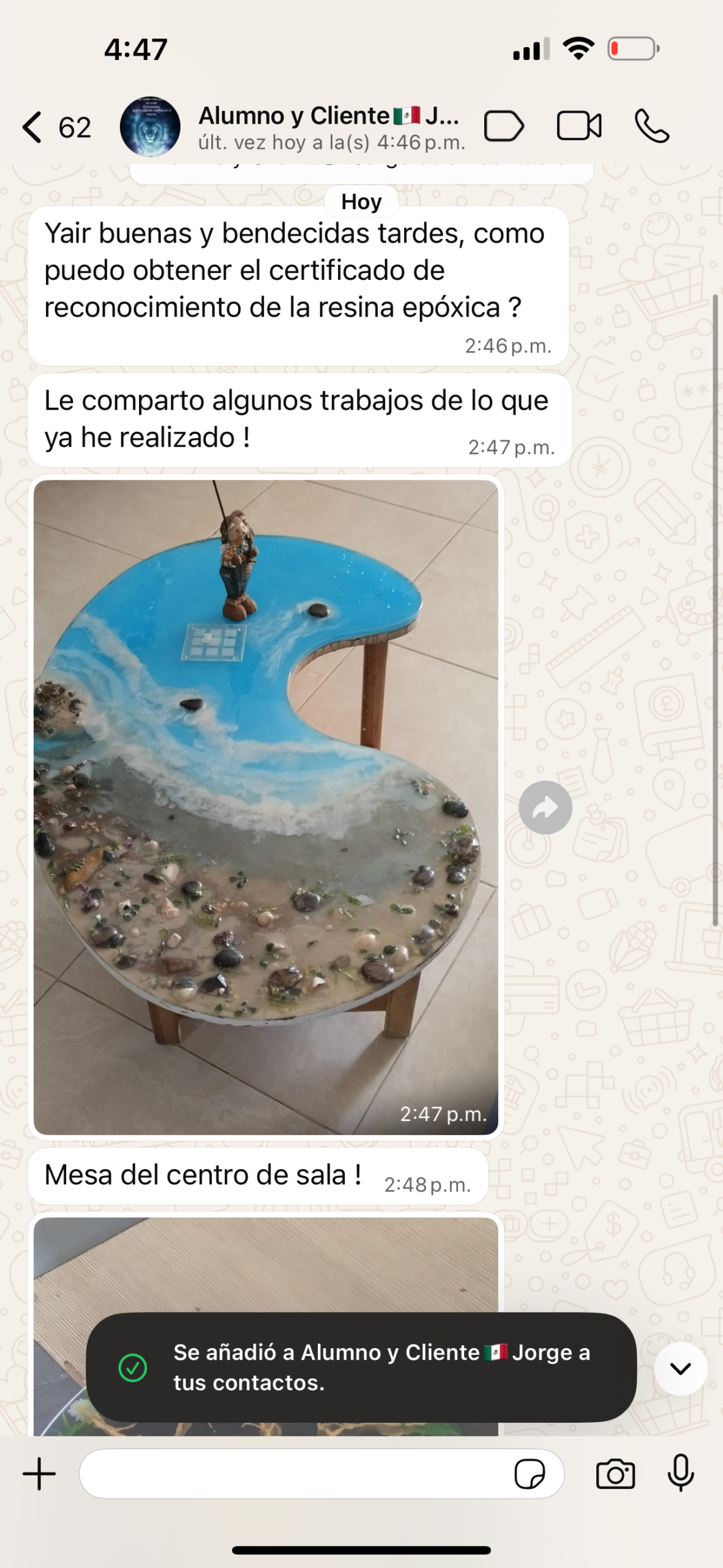 Testimonio de mesa con resina